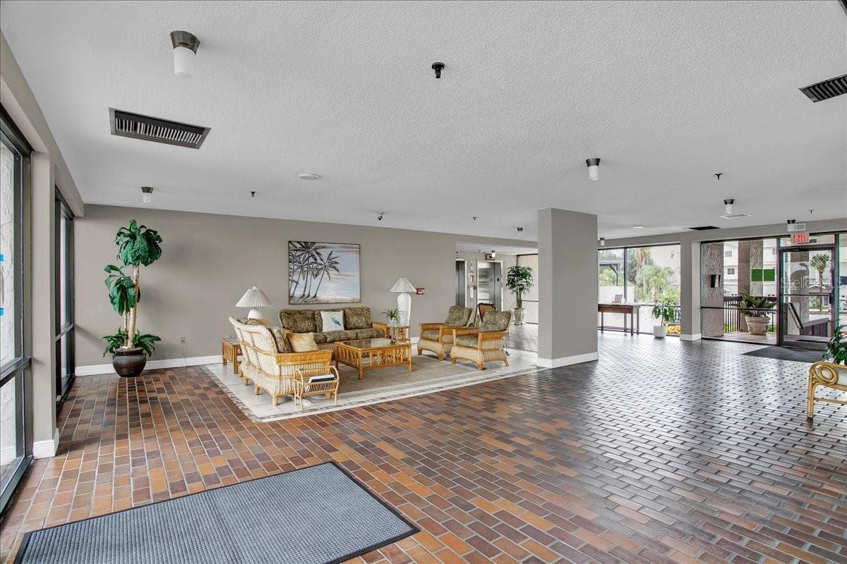 15462 GULF BOULEVARD — photo 36 of 46