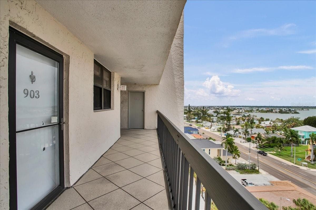 15462 GULF BOULEVARD — photo 29 of 46