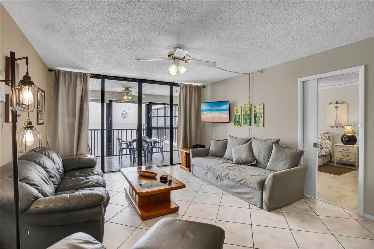 15462 GULF BOULEVARD — photo 4 of 46