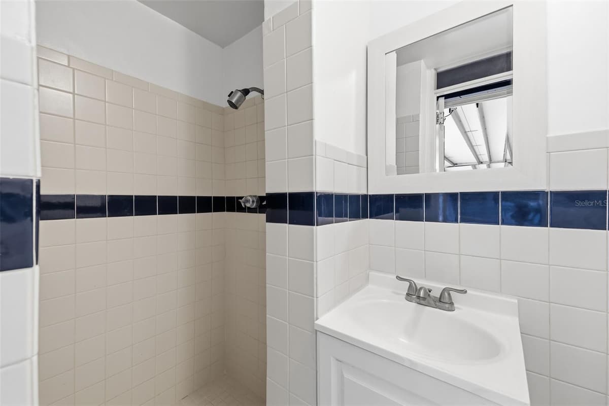 216 INVERNESS AVENUE — photo 44 of 54