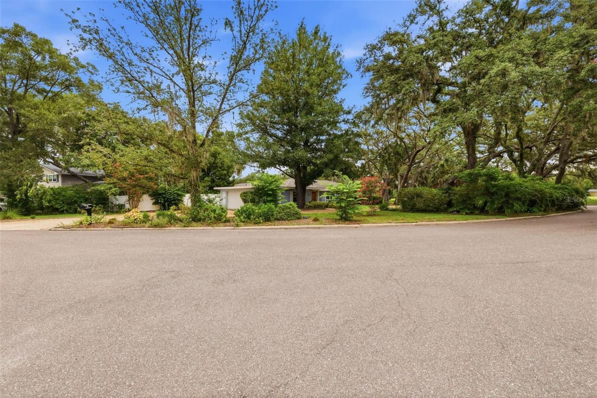 216 INVERNESS AVENUE — photo 40 of 54
