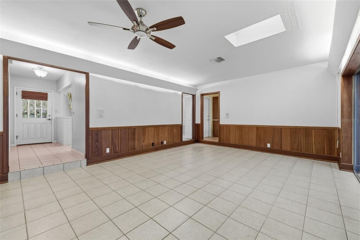 216 INVERNESS AVENUE — photo 11 of 54