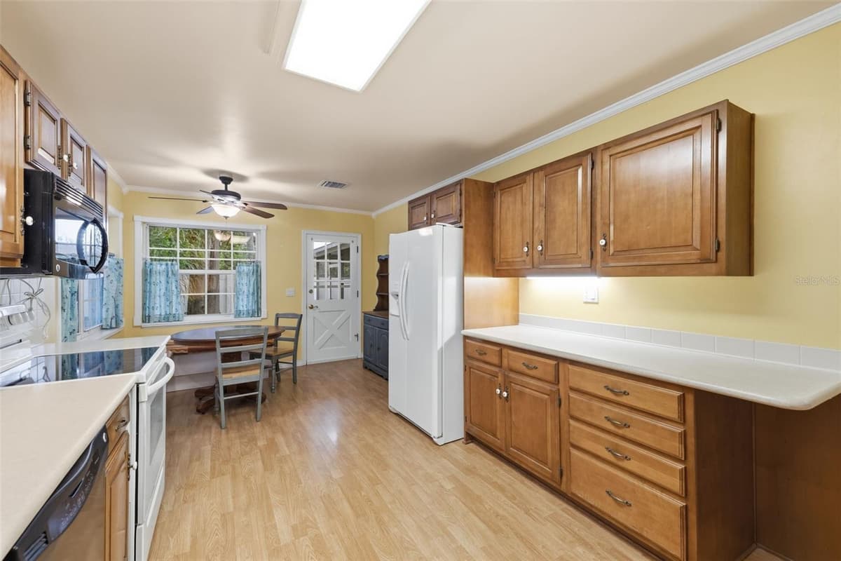 216 INVERNESS AVENUE — photo 15 of 54