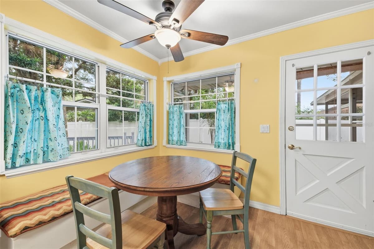 216 INVERNESS AVENUE — photo 14 of 54