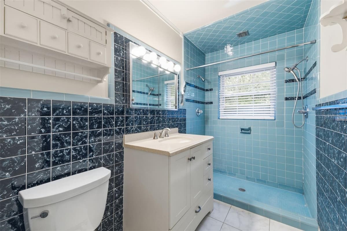 216 INVERNESS AVENUE — photo 33 of 54
