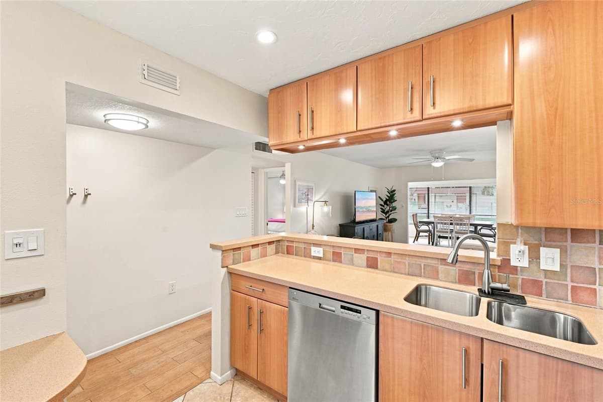 3868 CATALINA DRIVE — photo 6 of 30