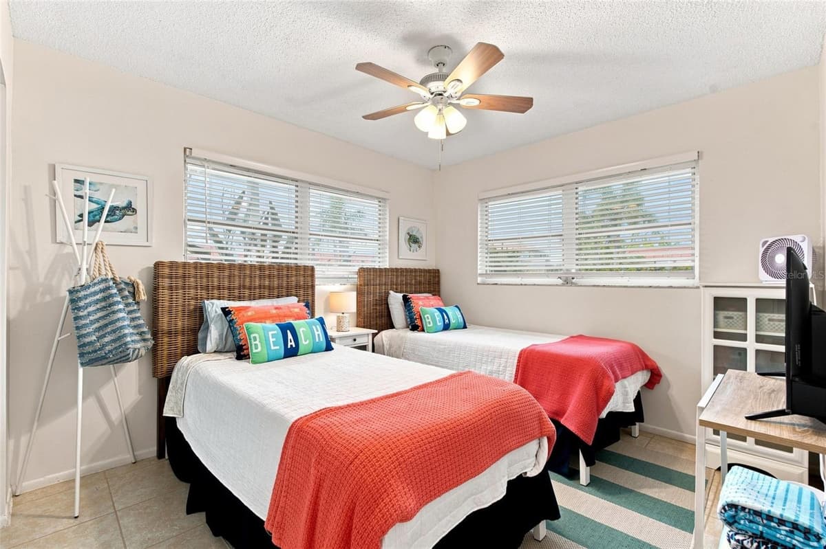 3868 CATALINA DRIVE — photo 17 of 30