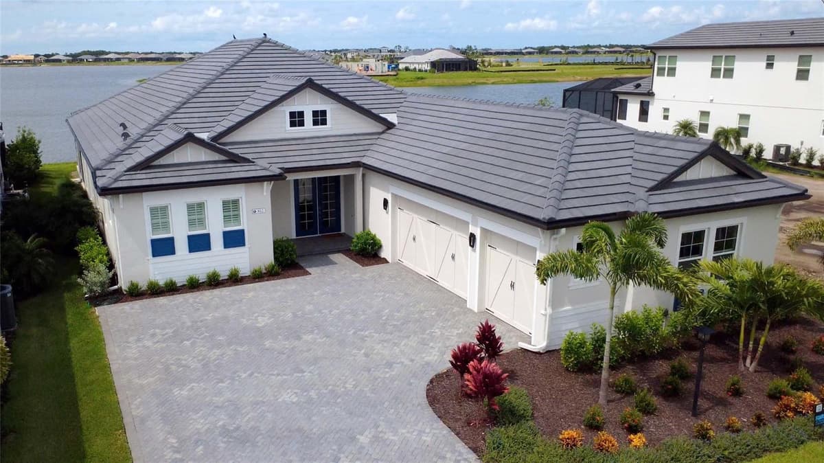 812 BLUE SHELL LOOP — photo 1 of 64