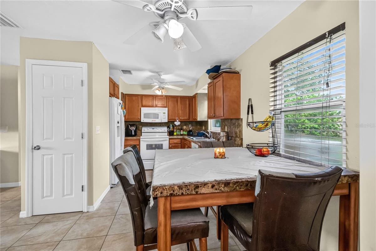 2316 POWELL CIRCLE — photo 14 of 29