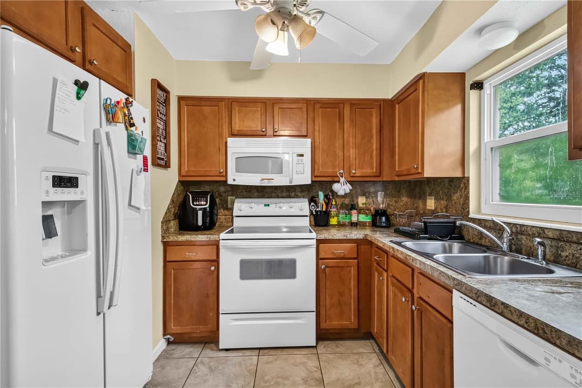 2316 POWELL CIRCLE — photo 11 of 29
