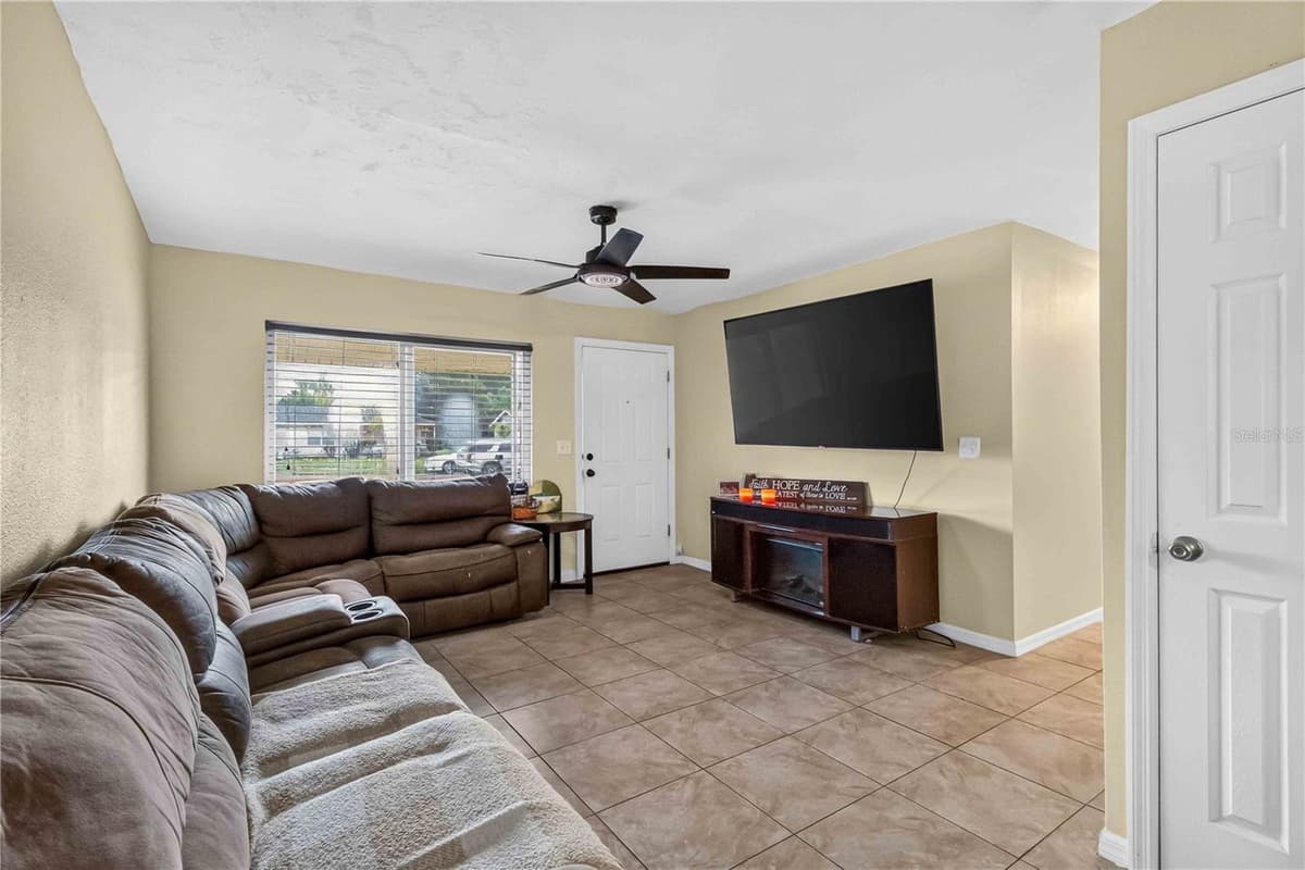 2316 POWELL CIRCLE — photo 8 of 29