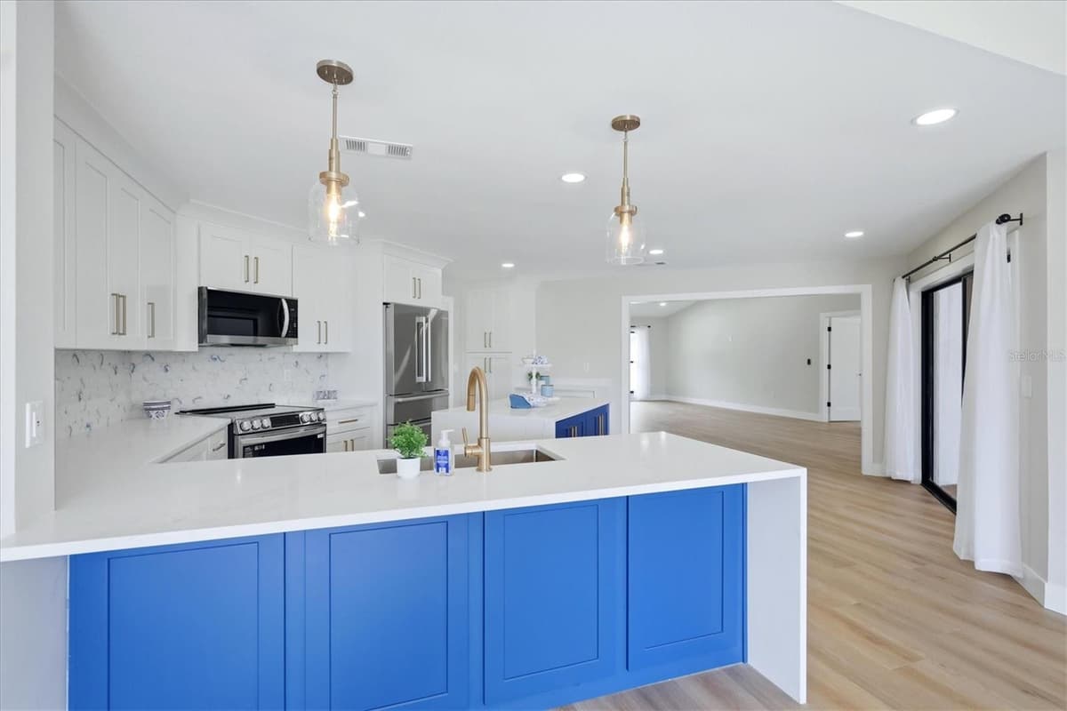 8822 MISTY CREEK DRIVE — photo 15 of 67