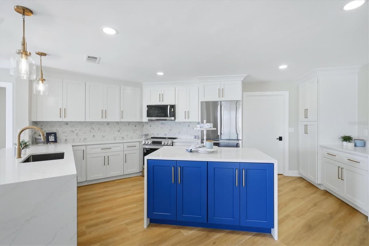 8822 MISTY CREEK DRIVE — photo 16 of 67