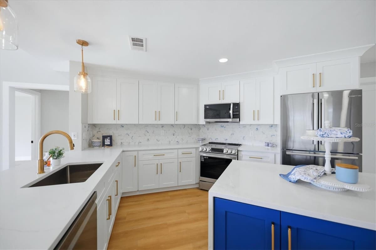 8822 MISTY CREEK DRIVE — photo 17 of 67