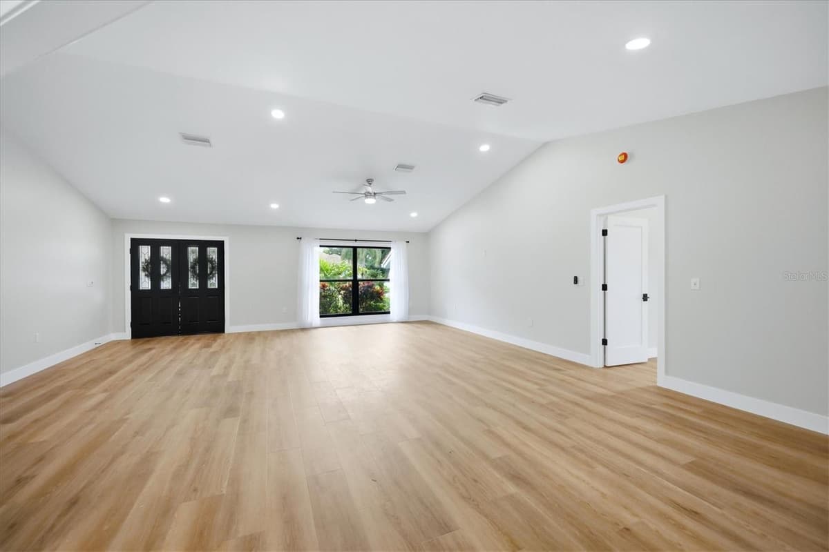 8822 MISTY CREEK DRIVE — photo 5 of 67