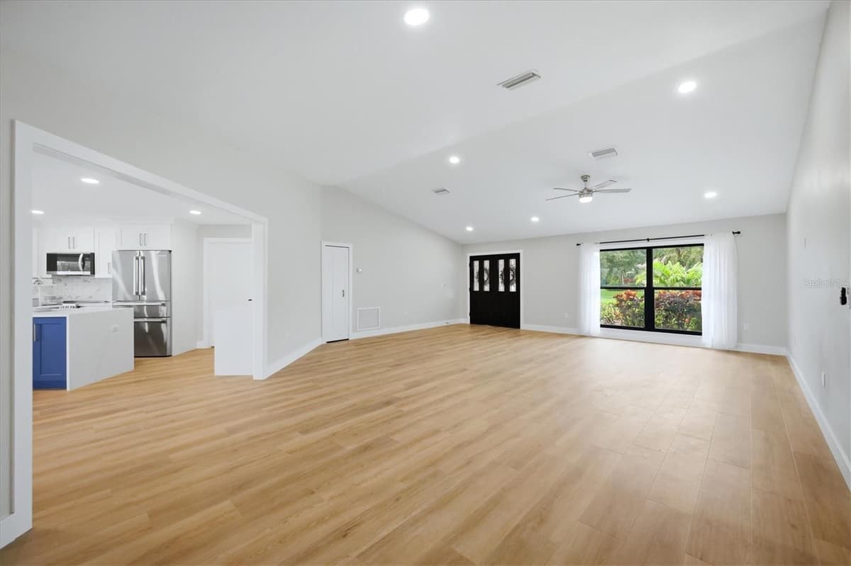 8822 MISTY CREEK DRIVE — photo 8 of 67