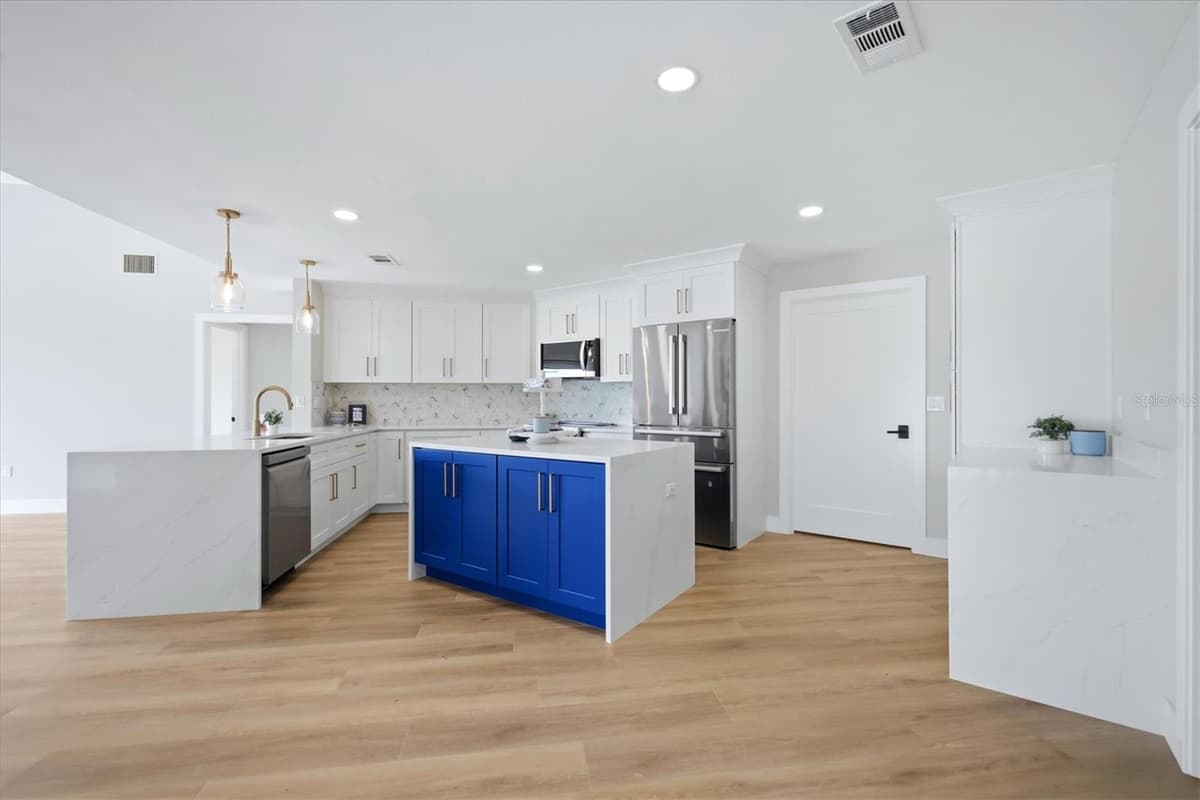 8822 MISTY CREEK DRIVE — photo 12 of 67