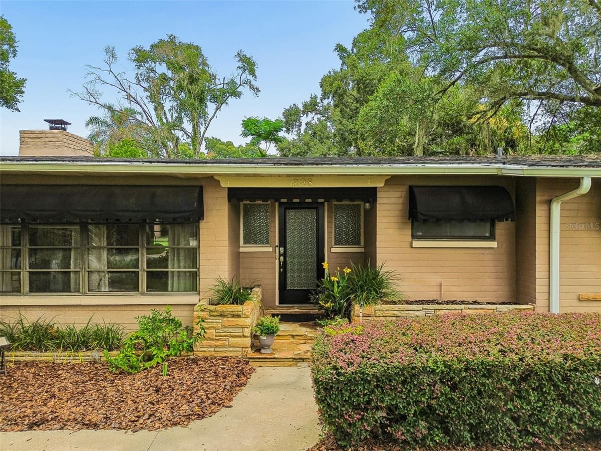 228 RIPPLING LANE — photo 4 of 55