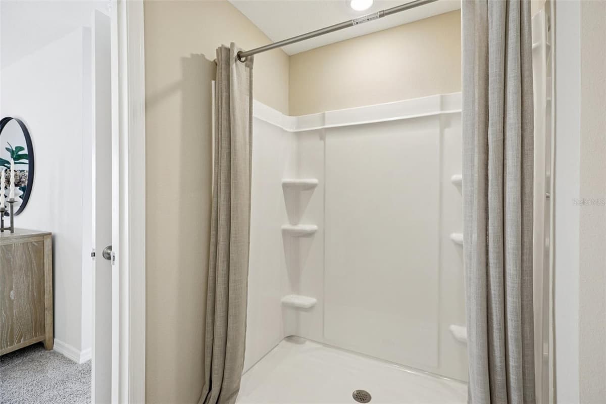 765 GREENWAY BOULEVARD — photo 31 of 33