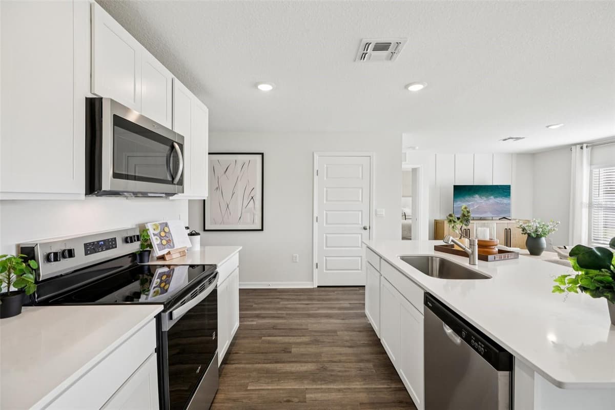 765 GREENWAY BOULEVARD — photo 16 of 33