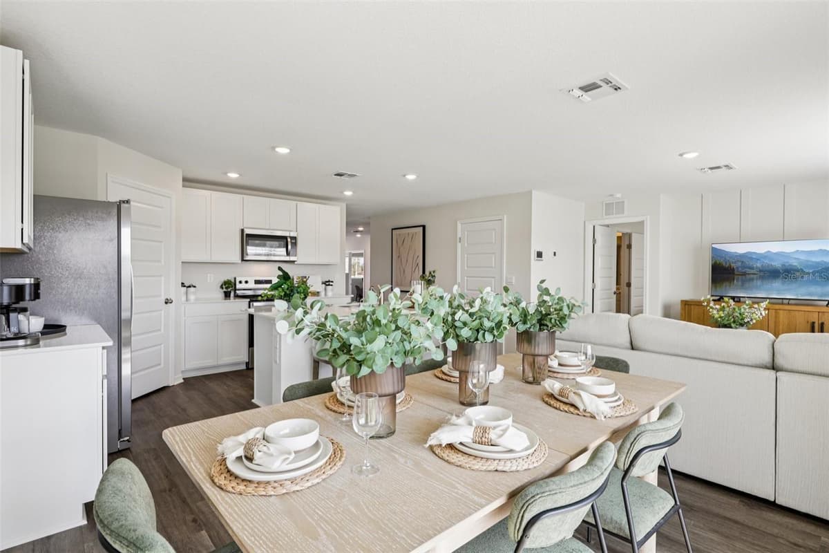 765 GREENWAY BOULEVARD — photo 10 of 33