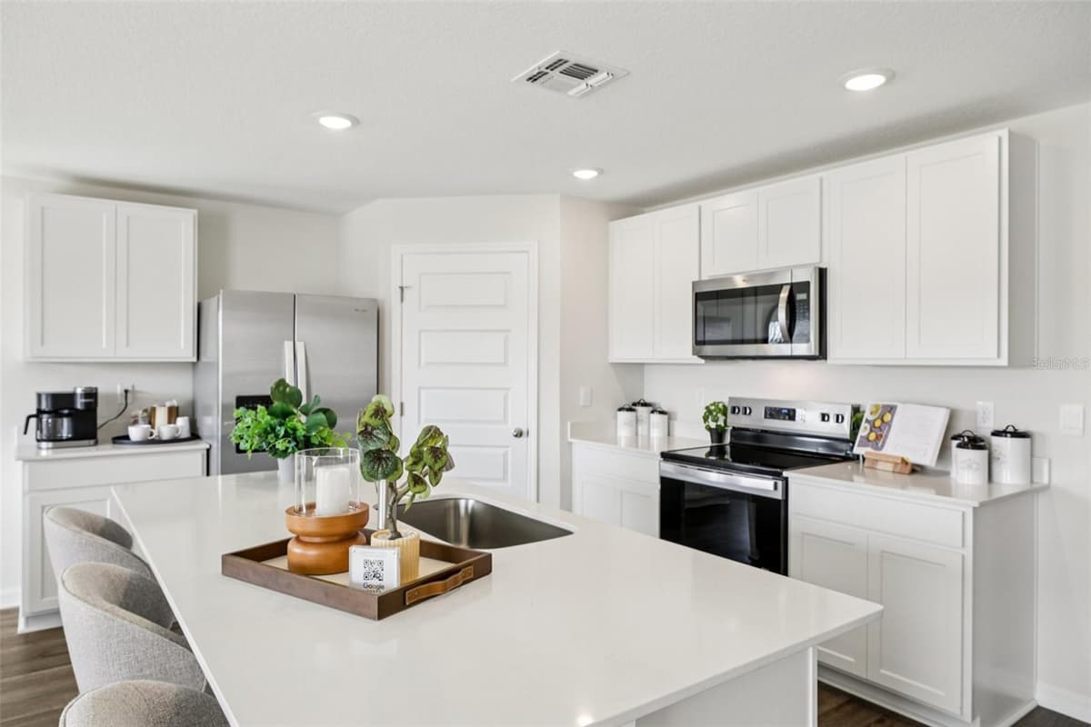 765 GREENWAY BOULEVARD — photo 14 of 33