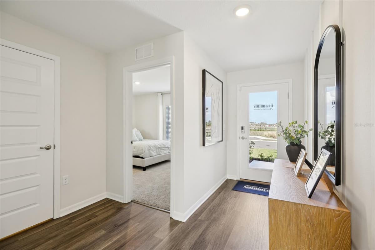 765 GREENWAY BOULEVARD — photo 3 of 33