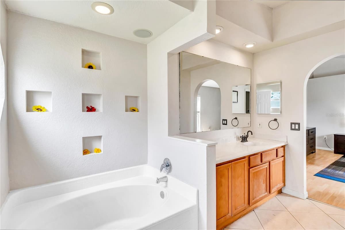 206 GREAT YARMOUTH COURT — photo 16 of 29