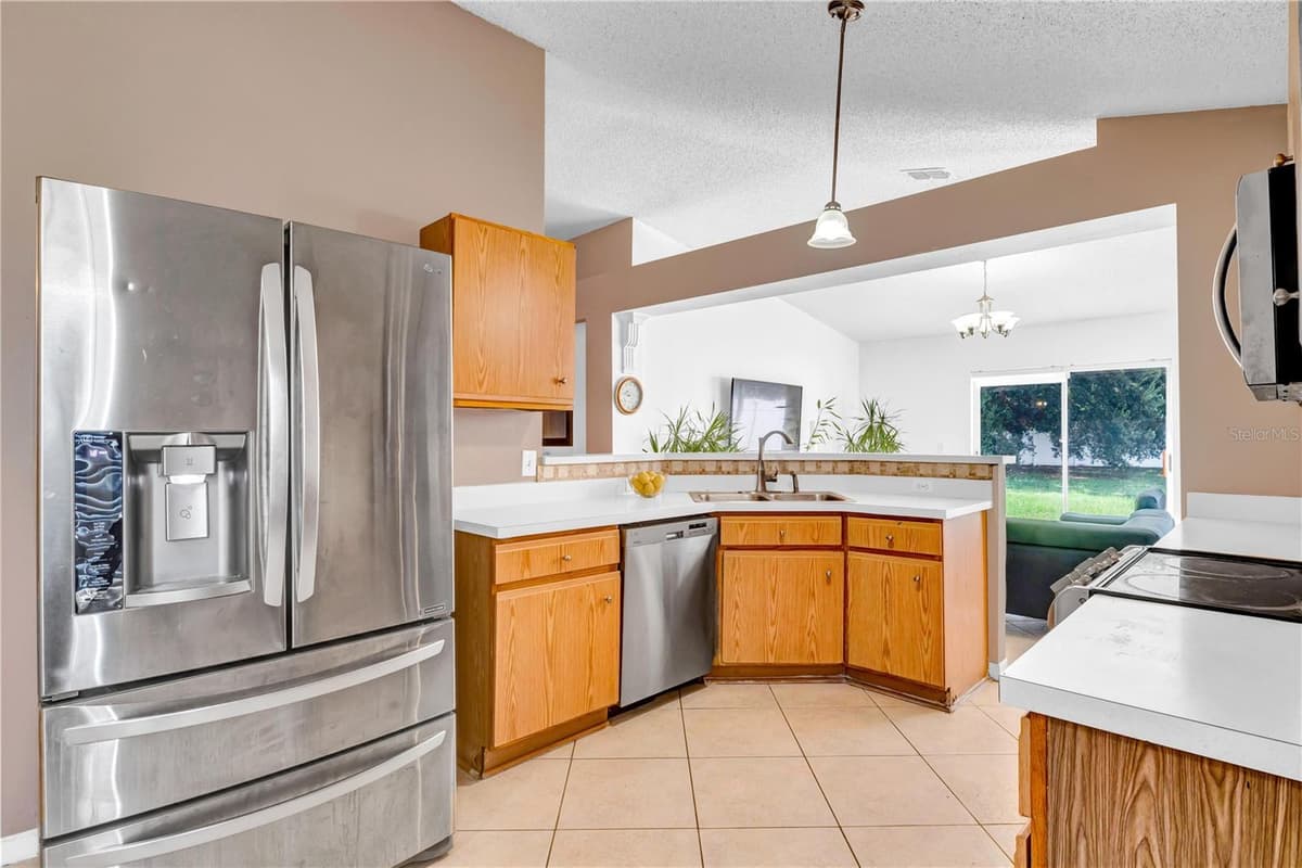 206 GREAT YARMOUTH COURT — photo 10 of 29