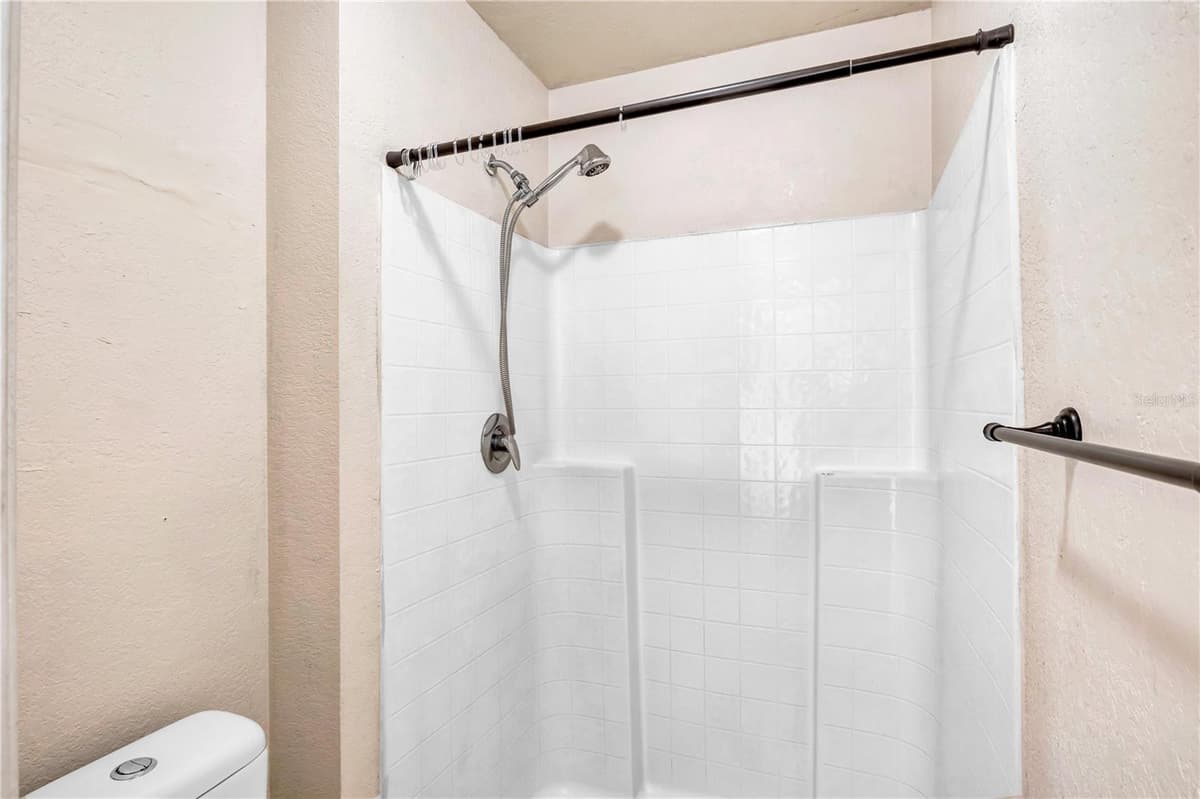 206 GREAT YARMOUTH COURT — photo 17 of 29