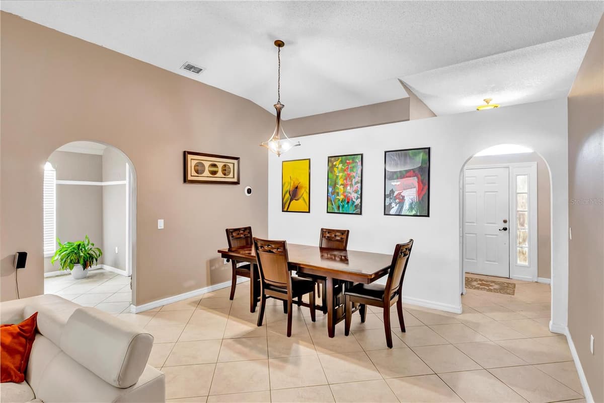 206 GREAT YARMOUTH COURT — photo 3 of 29