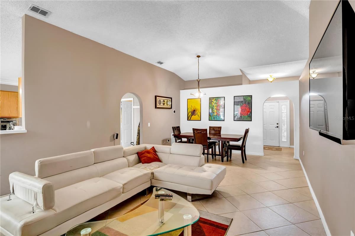 206 GREAT YARMOUTH COURT — photo 5 of 29
