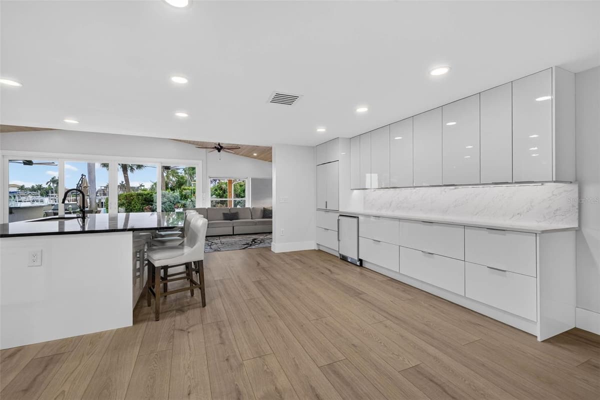8009 13TH AVENUE — photo 8 of 58