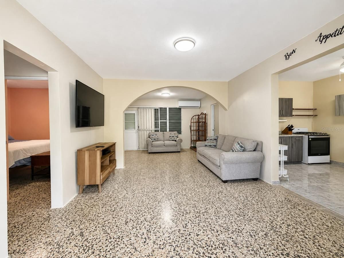 122 Pomarosa St. URB. SAN PEDRO — photo 3 of 20