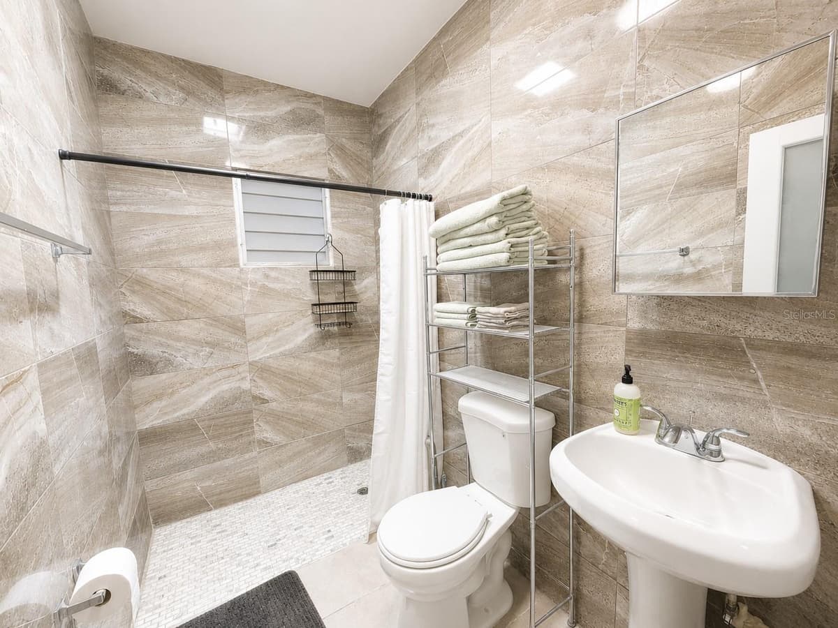 122 Pomarosa St. URB. SAN PEDRO — photo 9 of 20
