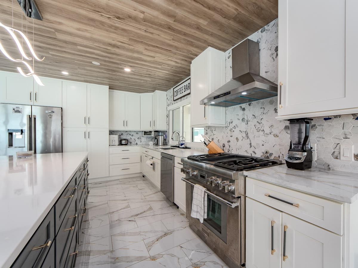 1826 VENETIAN POINT DRIVE — photo 16 of 46