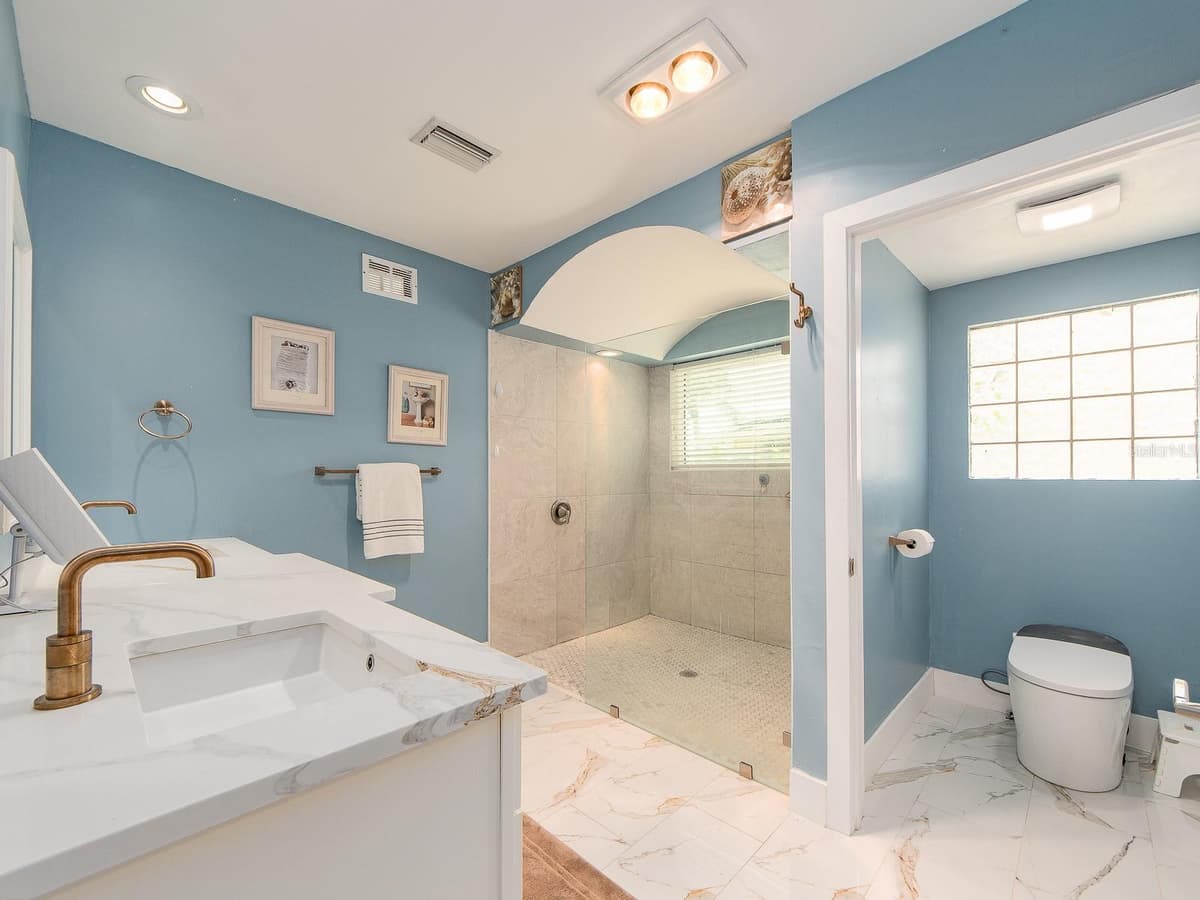 1826 VENETIAN POINT DRIVE — photo 23 of 46