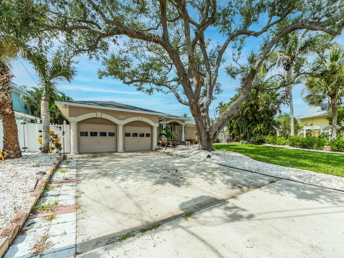 1826 VENETIAN POINT DRIVE — photo 2 of 46
