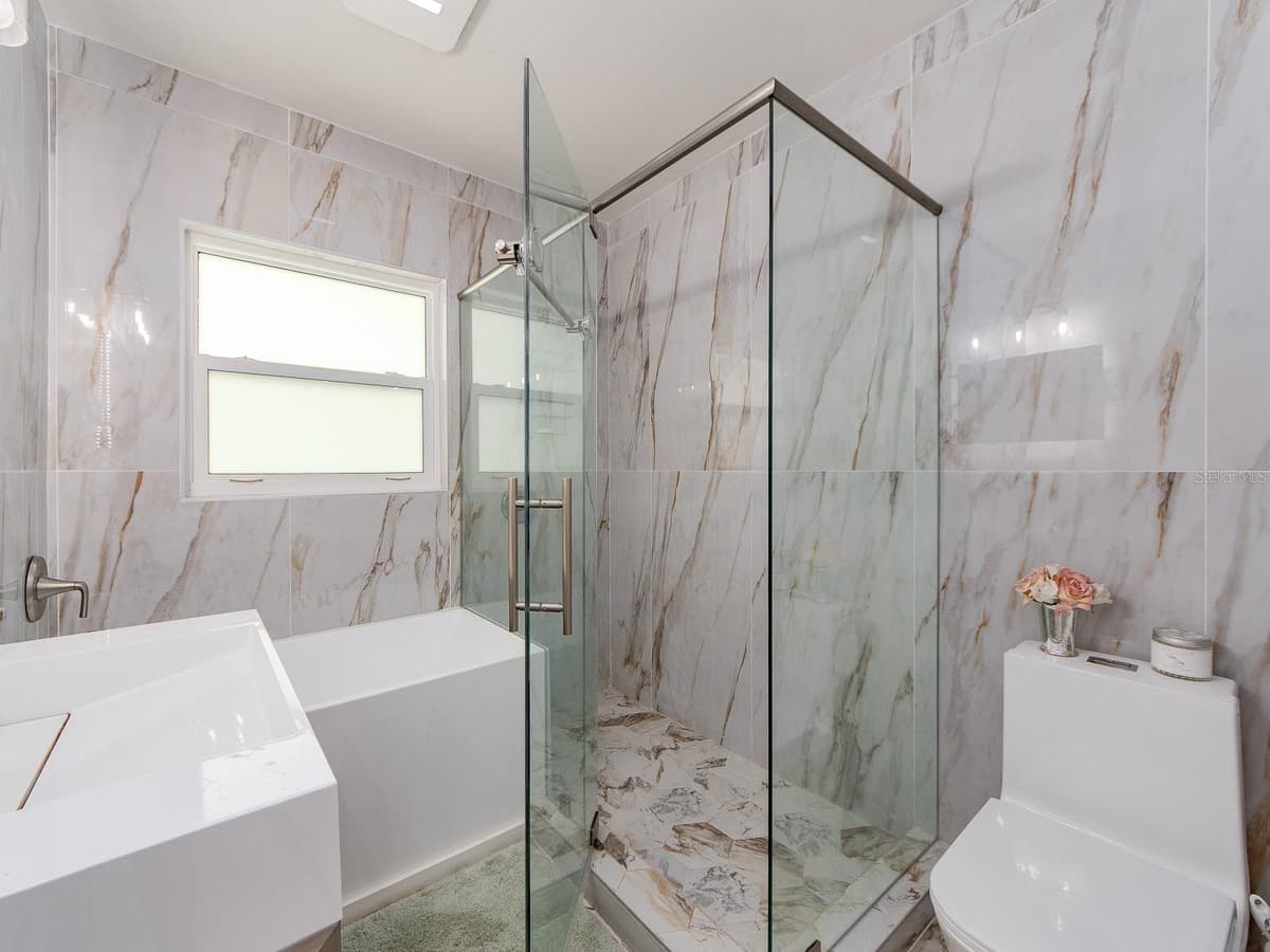 1826 VENETIAN POINT DRIVE — photo 32 of 46