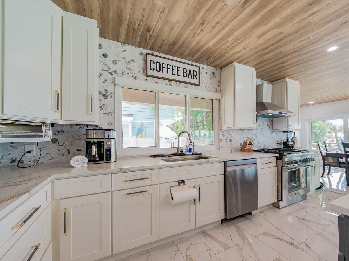 1826 VENETIAN POINT DRIVE — photo 14 of 46