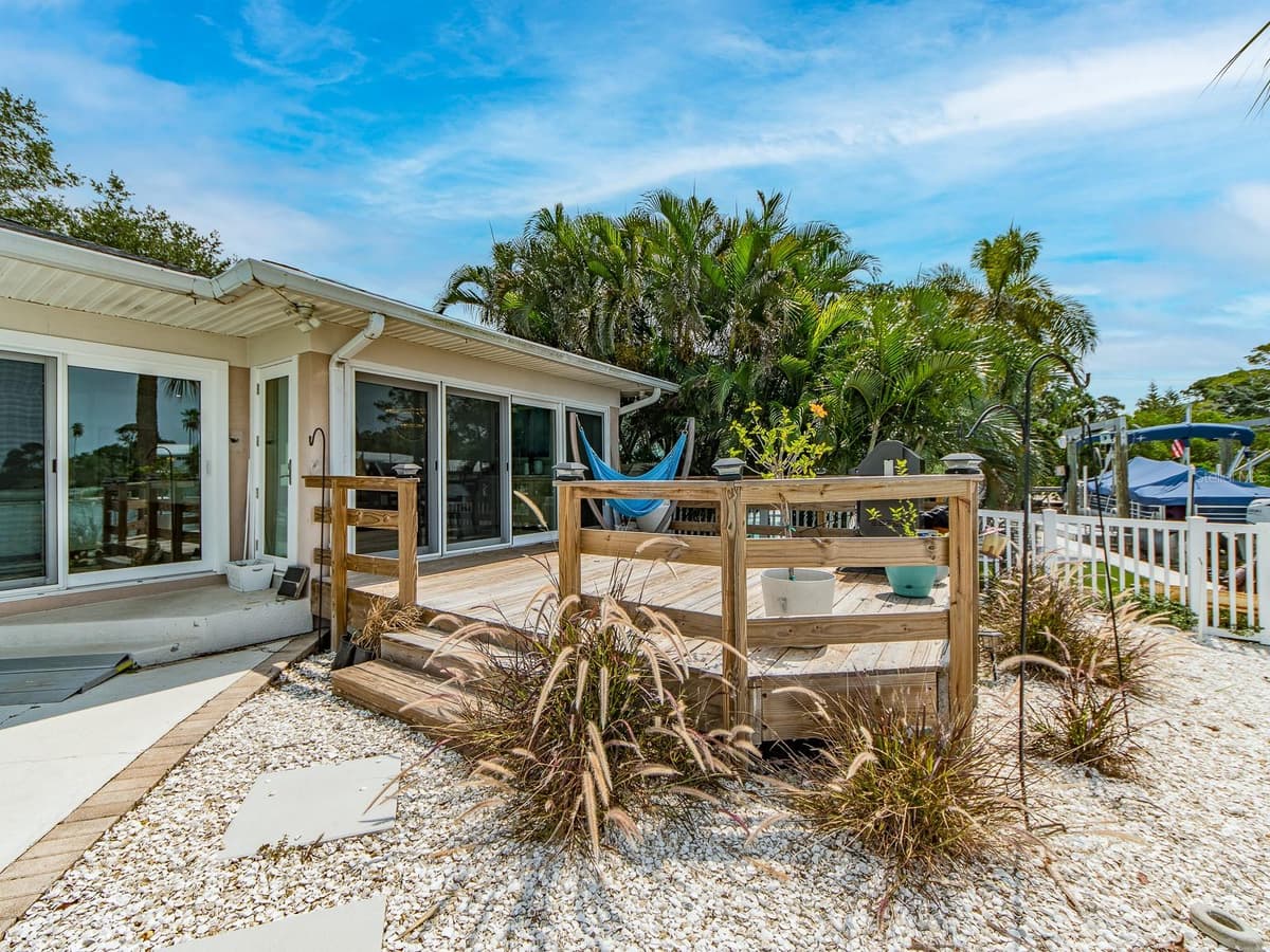 1826 VENETIAN POINT DRIVE — photo 40 of 46