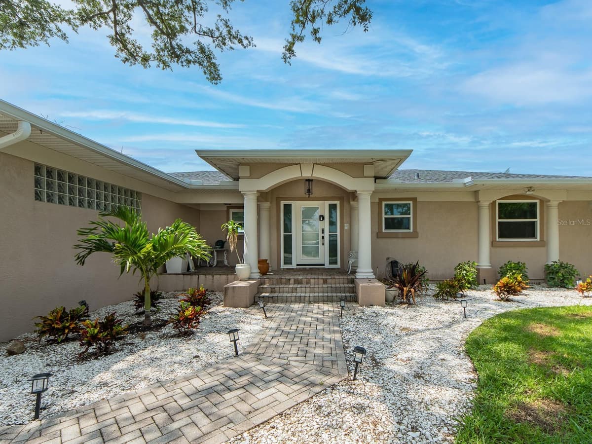 1826 VENETIAN POINT DRIVE — photo 4 of 46