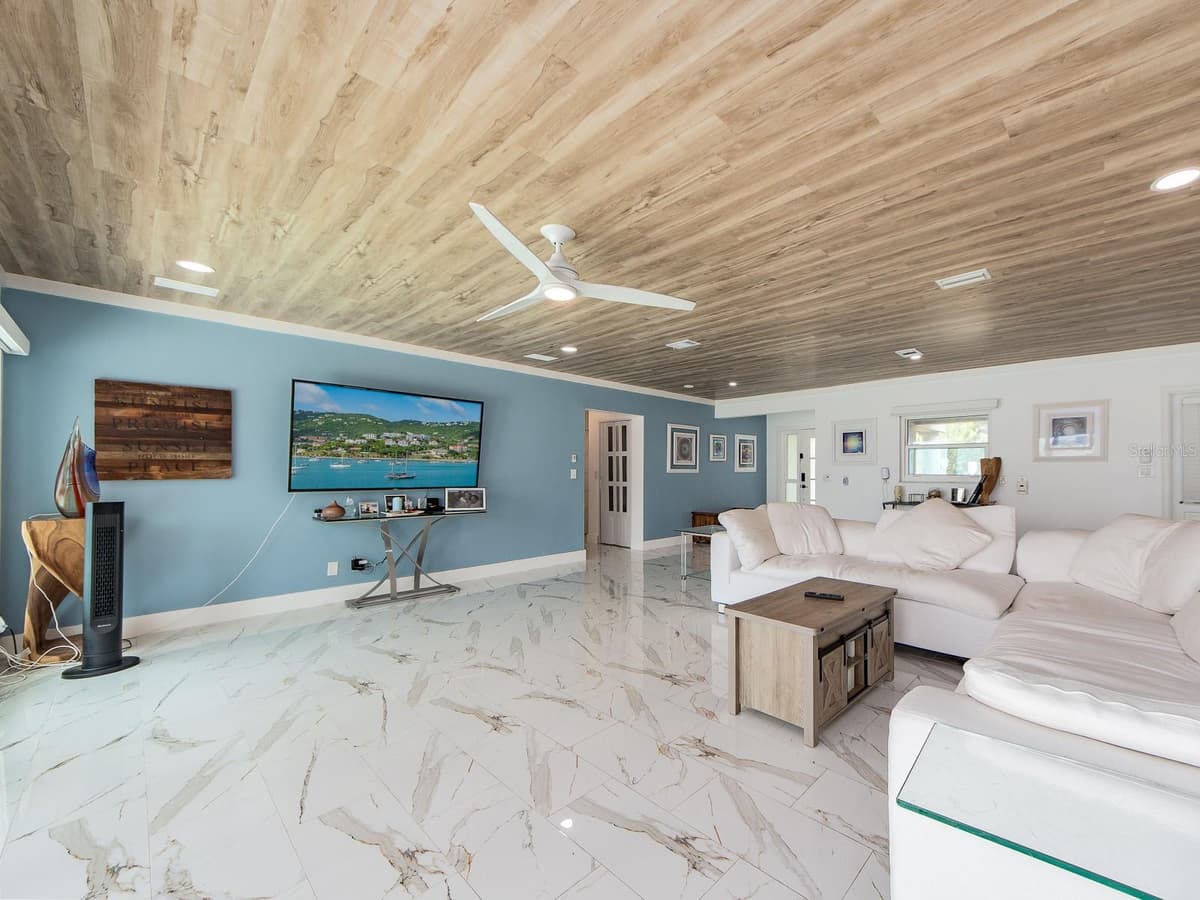 1826 VENETIAN POINT DRIVE — photo 10 of 46