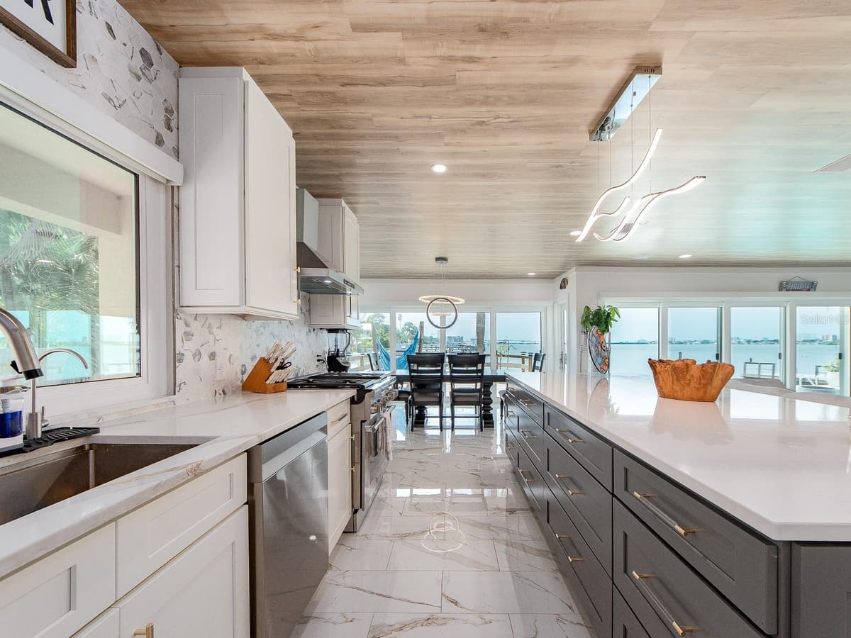 1826 VENETIAN POINT DRIVE — photo 15 of 46