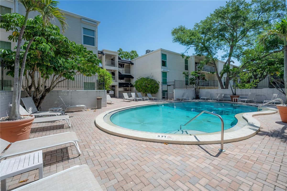 3325 BAYSHORE BOULEVARD — photo 37 of 44