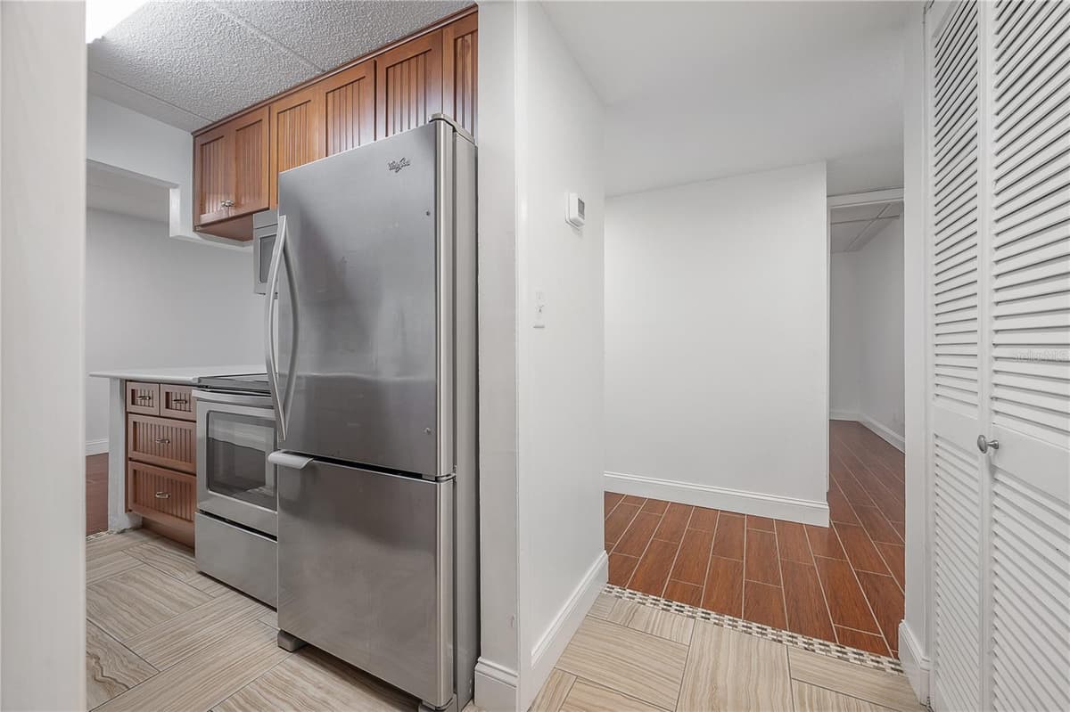 3325 BAYSHORE BOULEVARD — photo 8 of 44