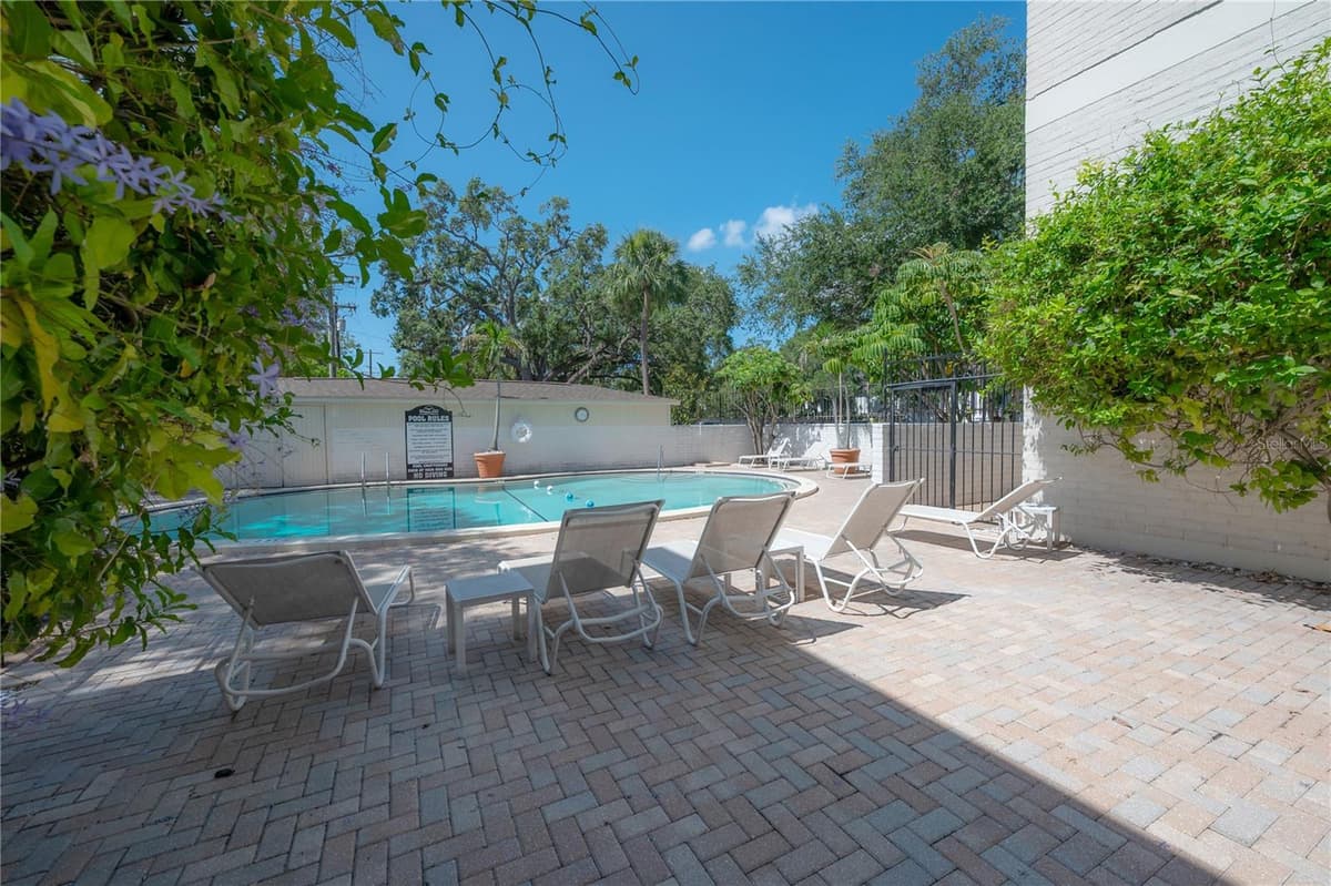 3325 BAYSHORE BOULEVARD — photo 35 of 44