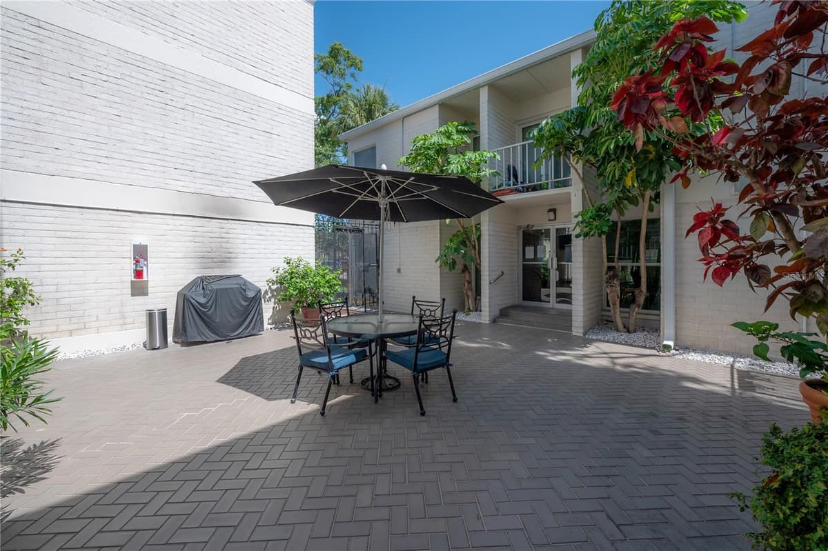 3325 BAYSHORE BOULEVARD — photo 42 of 44