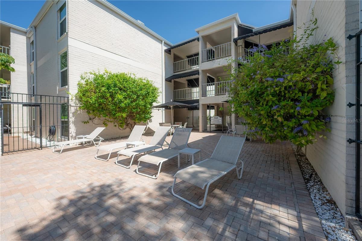 3325 BAYSHORE BOULEVARD — photo 39 of 44