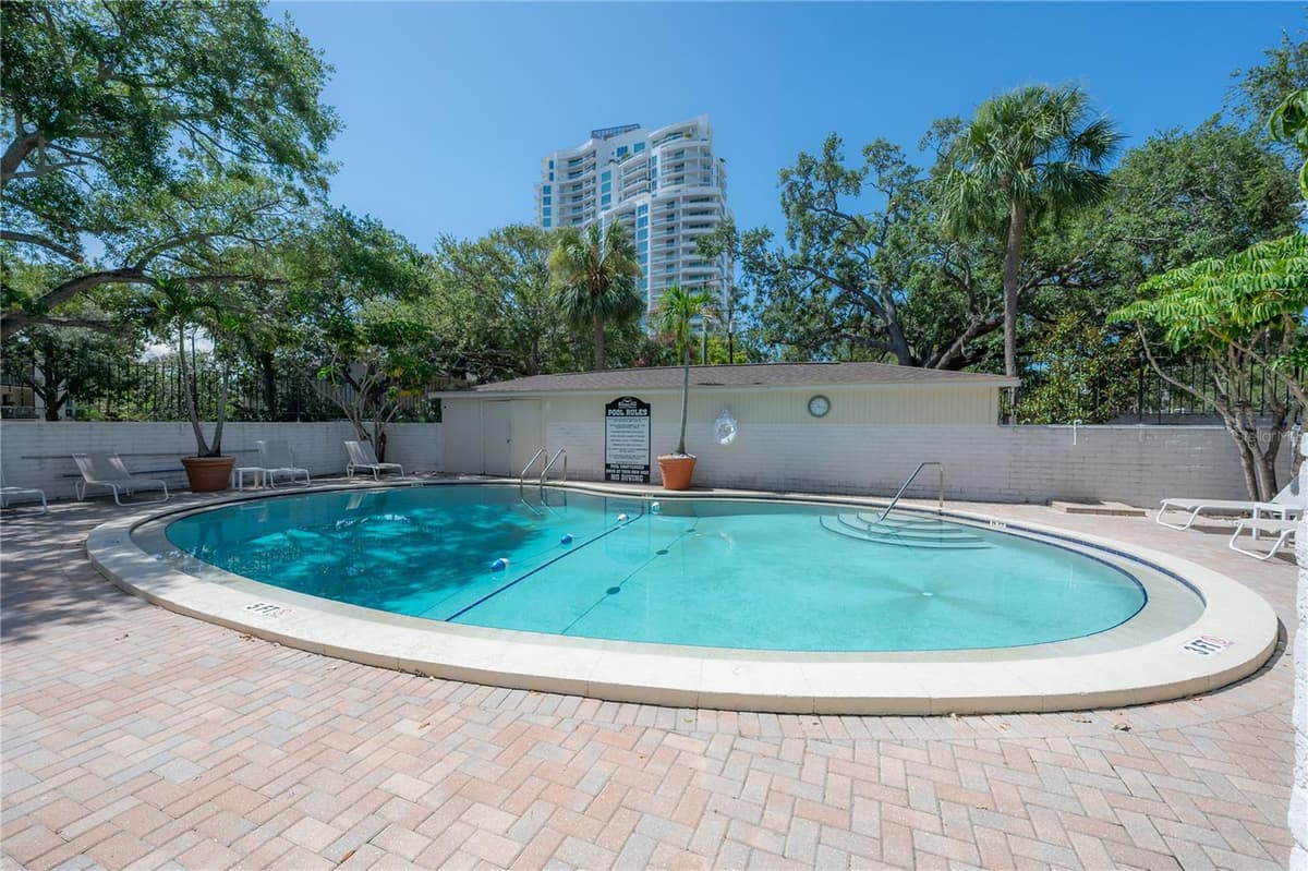 3325 BAYSHORE BOULEVARD — photo 36 of 44
